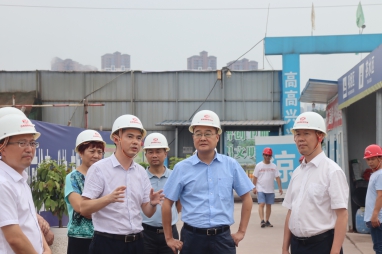 集團(tuán)公司董事長鄧華帶隊(duì)前往內(nèi)江市、隆昌市考察紡織、糧食儲運(yùn)、撬裝加油等項(xiàng)目