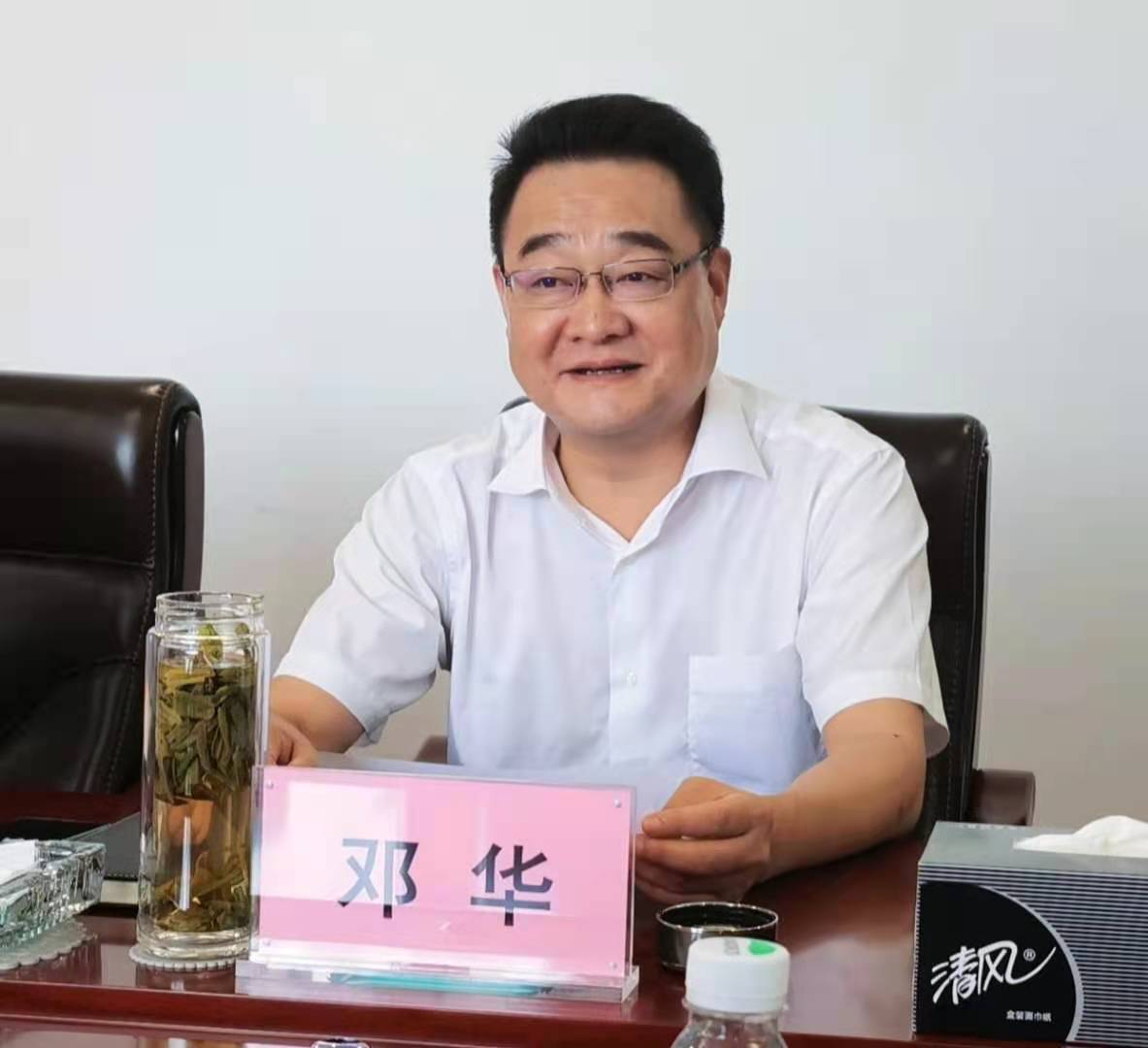 集團(tuán)公司黨委書(shū)記、董事長(zhǎng)鄧華會(huì)見(jiàn)萬(wàn)源市委書(shū)記倪欣一行