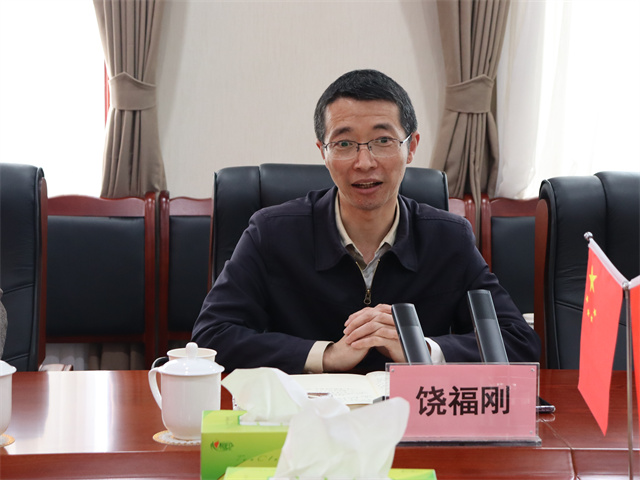 鄧華會(huì)見宜賓市供銷社黨委書記、理事會(huì)主任饒福剛一行