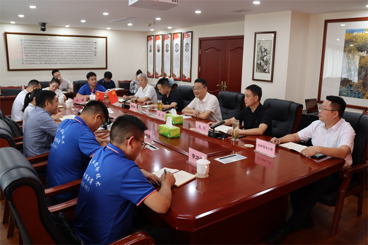 鄧華會見蒙牛集團常溫營銷中心、成都天杰有機農(nóng)業(yè)發(fā)展有限公司相關負責人一行